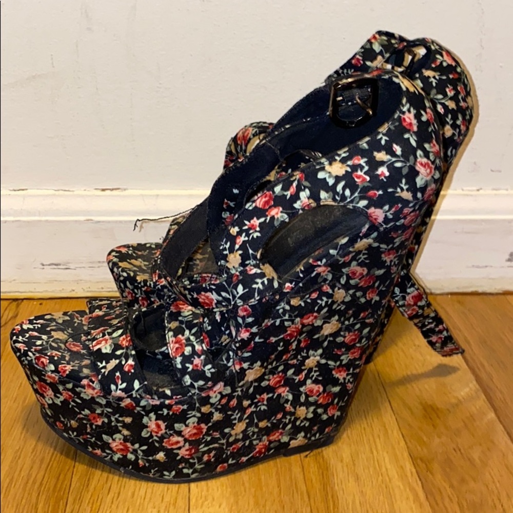 Flower wedges